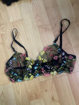 Podprsenka nové vyšívana, m