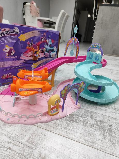 Furry frenzies interaktívne dráhy a škrečkovia, 