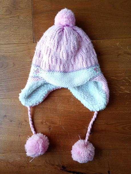 4 dievčenské hrubé čiapky,