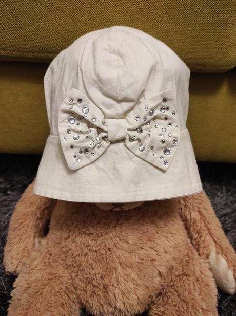 Klobúčik pre paradnicu, 62