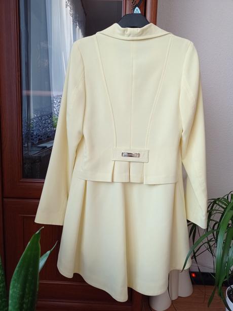 Krásny žltý kabatik, 36