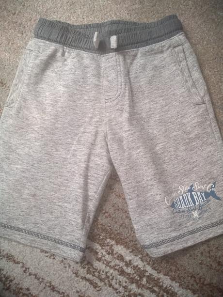 Šortky, f&f,128