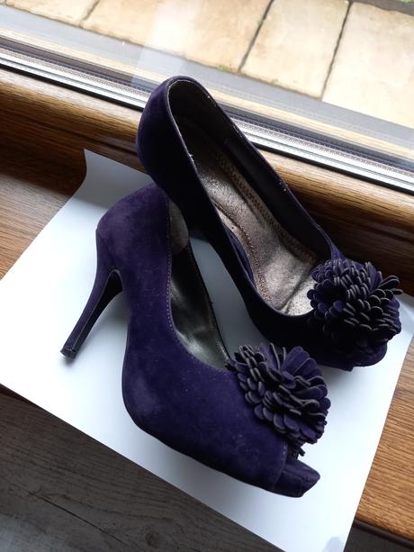 Fialové lodičky, 36