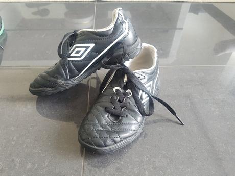 Predam umbro tenisky halovky, umbro,33