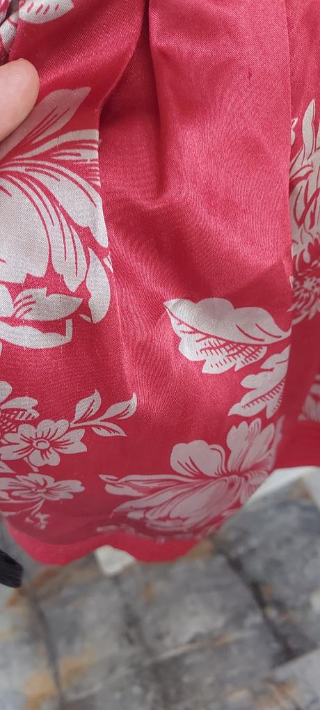 Spoločenské saténové šaty, 74