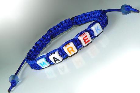 Náramky s  menami  alebo iniciálami, 