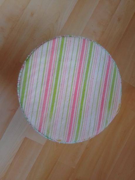 Taburetka s úložným priestorom, 