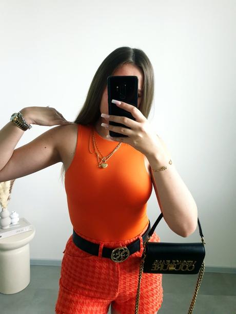 Oranžové body s, s