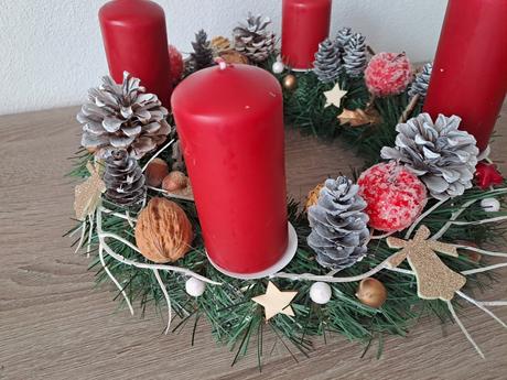 Adventný venček prírodno červený, 