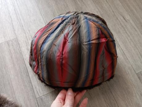 Stará tmavohnedá baranica čiapka, 