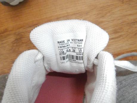 Nenosené tenisky, 28