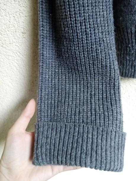 Šedý hrubý sveter s väčšími gombíkami značky h&m, h&m,xs