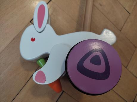 Dreveny psik na tahanie,