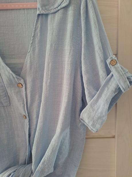 Modrá blúzka s uzlom, 