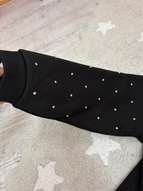 Čierna mikinka zara s kamienkami, zara,m / s