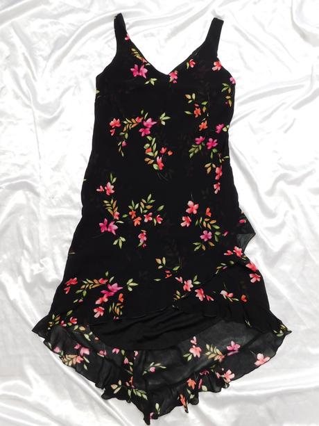 Velmi pekne šaty, 40