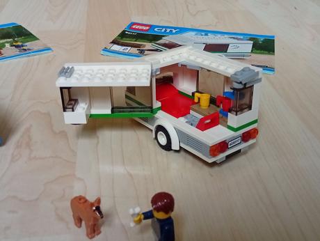 Lego 60117 dodávka a karavan,