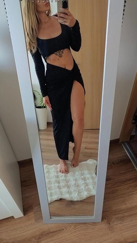 Extravagantné šaty, m