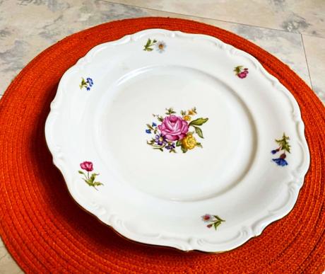 Starožitný porcelánový tanier,