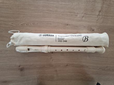 Nova zobcova flauta yamaha yrs-24b, 