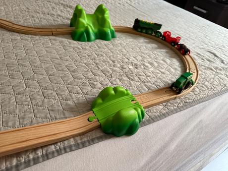 Drevená drahá s vlacikom, 