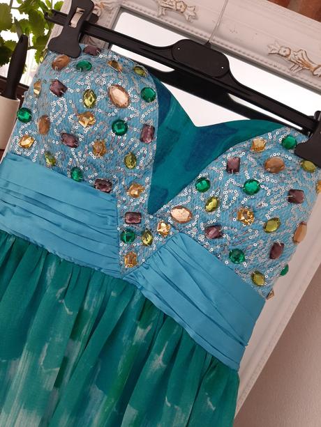 Výpredaj - spoločenské šaty s kamienkami, ever-pretty,38 / m