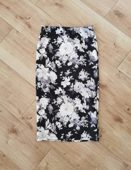 Sukňa úzka, stradivarius,s