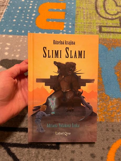 Kniha kuzelna krajina slimi slami, 