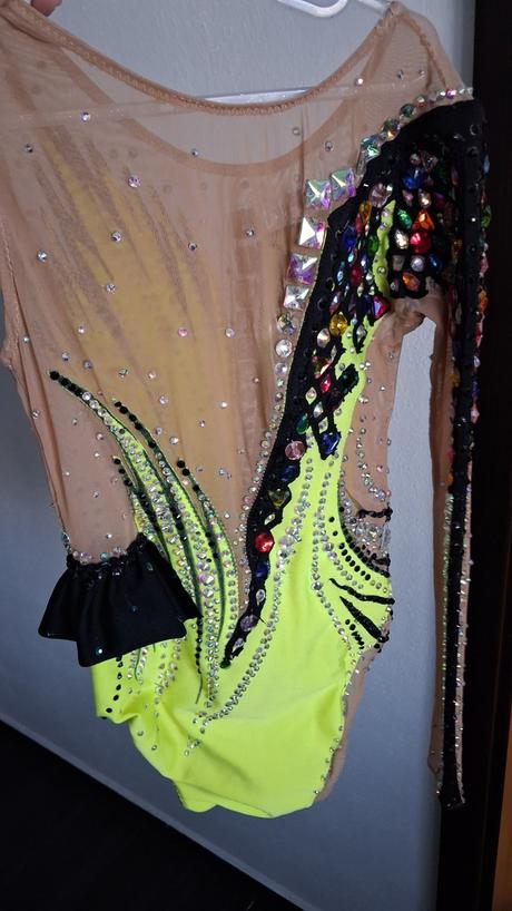 Gymnasticky dres, 134