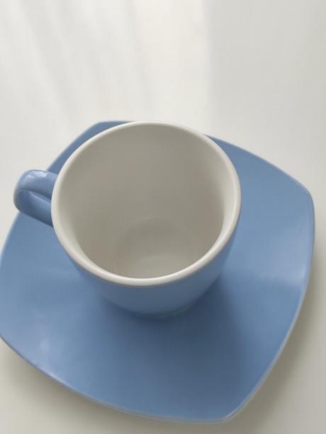 Taniere, šálky, podšálky,