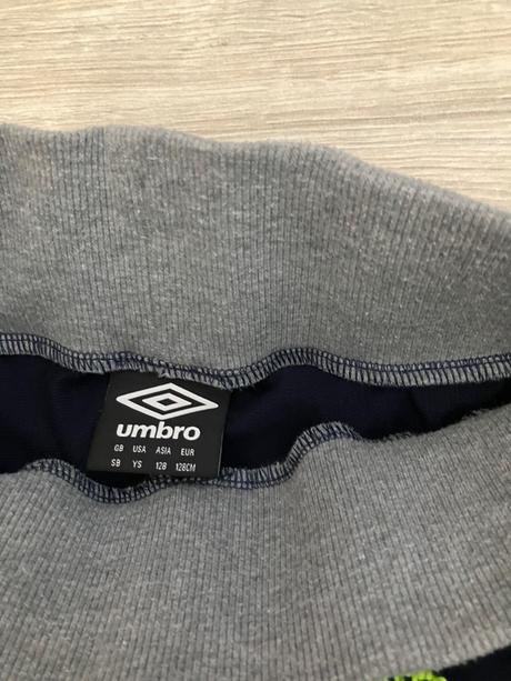 Tepláky, umbro,128