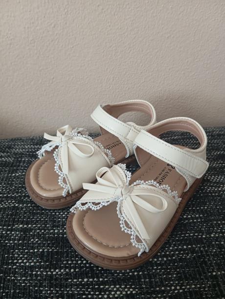 Sandálky, 25