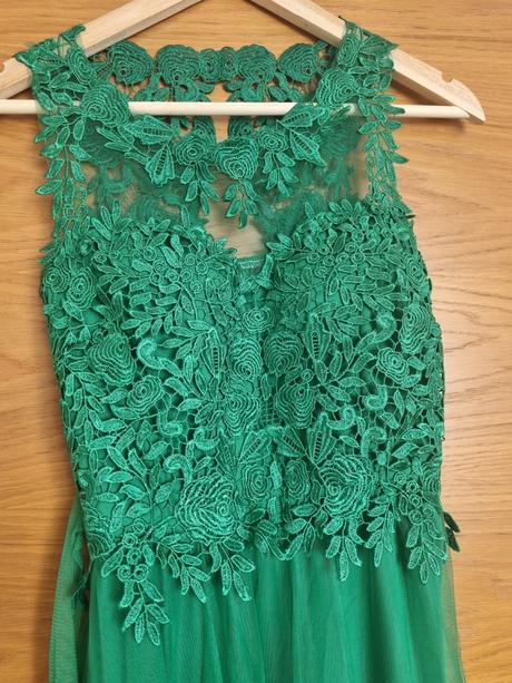 Čipkové spoločenské šaty, 