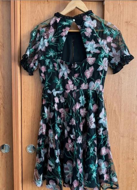 Kensie kvetinové mini šaty, s