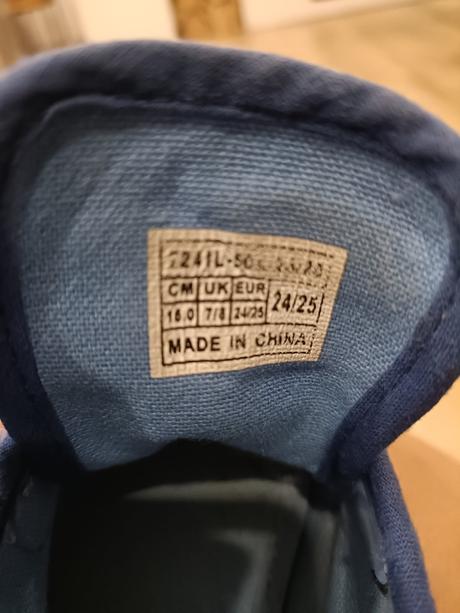 Tenisky, reserved,24