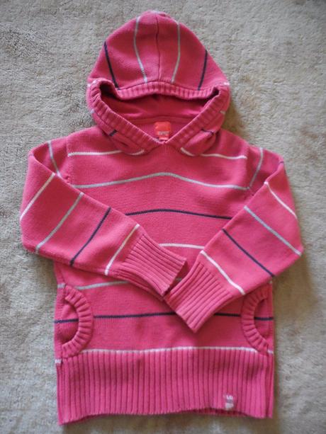 Kvalitný malinovoružový svetrík s kapucňou, esprit,104
