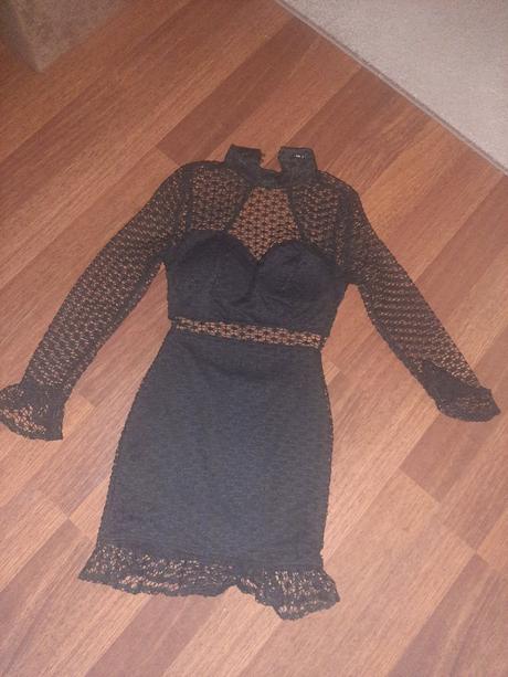 Šaty s holým chrbátom., s