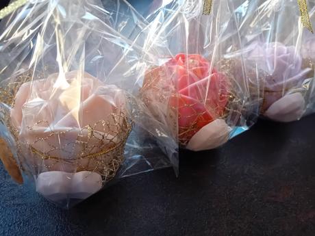 Veľká mydlová ruža v celofáne, 