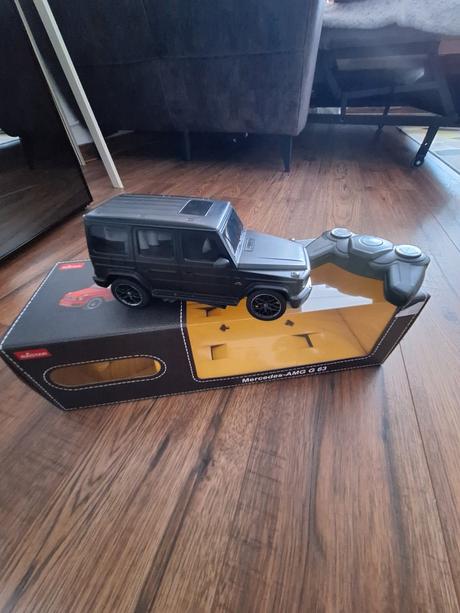 Auto mercedes na ovladanie, 