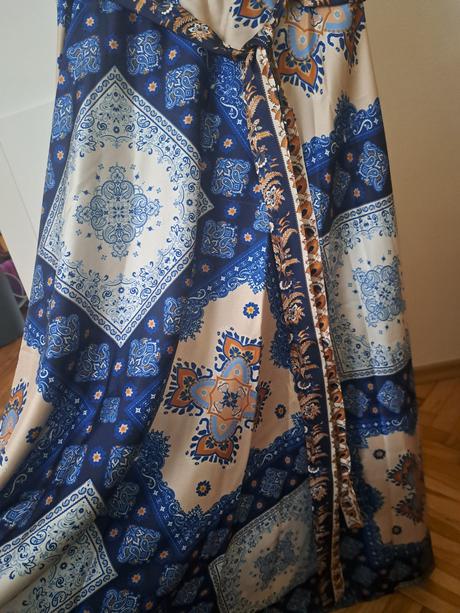 Saténová sukňa, m