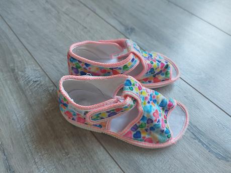 Dievčenské papuče, manik,25