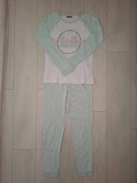 Pyžamá, 158