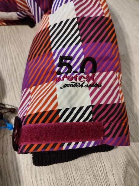 Lyžiarska bunda protest, 40