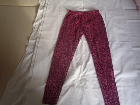 Červeno-čierne legíny, 128