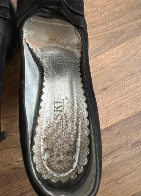 Čierne lodičky, 39