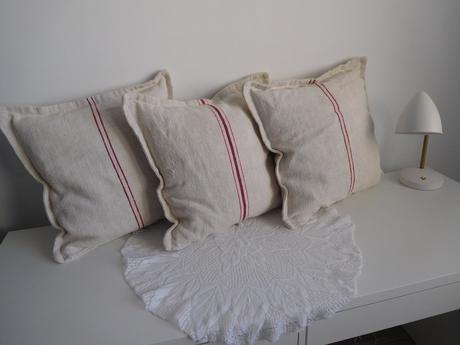 Vankúše menšie , vačšie, podlhovasté,, 