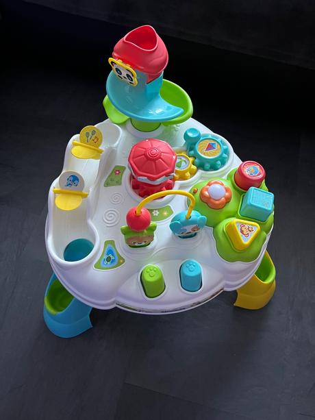 Interaktivny stolík,