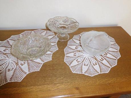 Lisované sklo,cukorníčka, miska na oriešky,, 