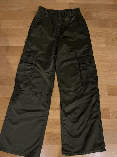 Kapsacove lesklé nohavice, h&m,152