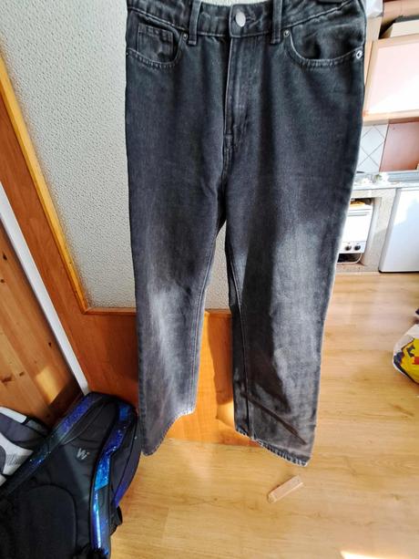Balík aj nenosených vecí pre dievča, s